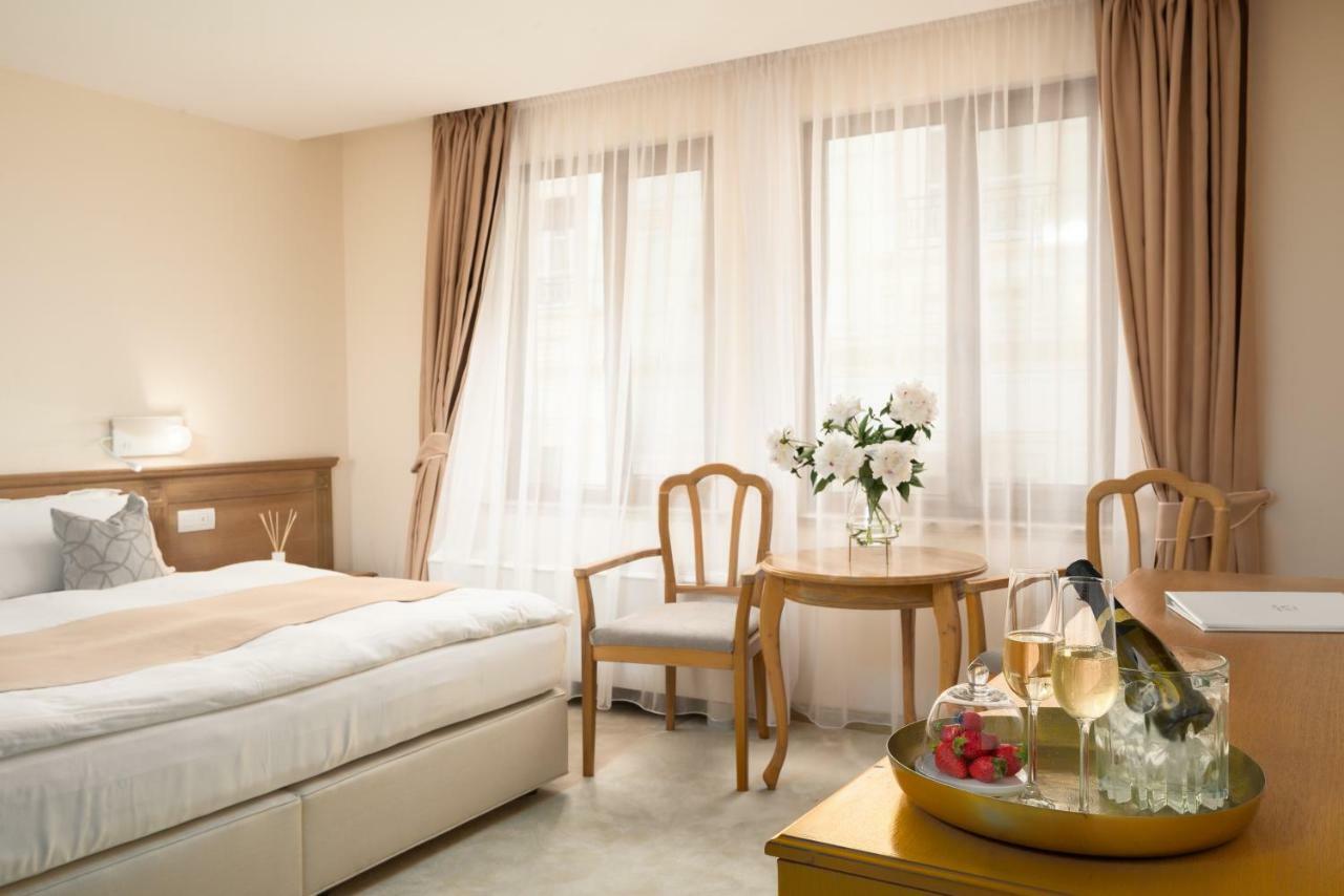 Family Hotel Anna 鲁塞 外观 照片